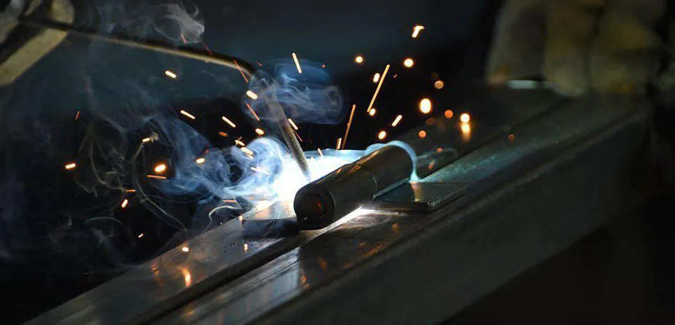 Weld-on hinge welding scenario