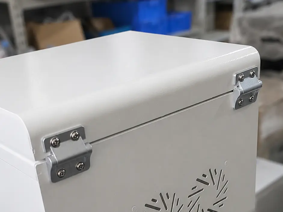 Dual torque hinges installed on an equipment enclosure lid