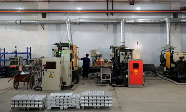 Oficina da fábrica HTAN que fabrica componentes em liga de zinco para dobradiças industriais de elevação e dobradiças amovíveis